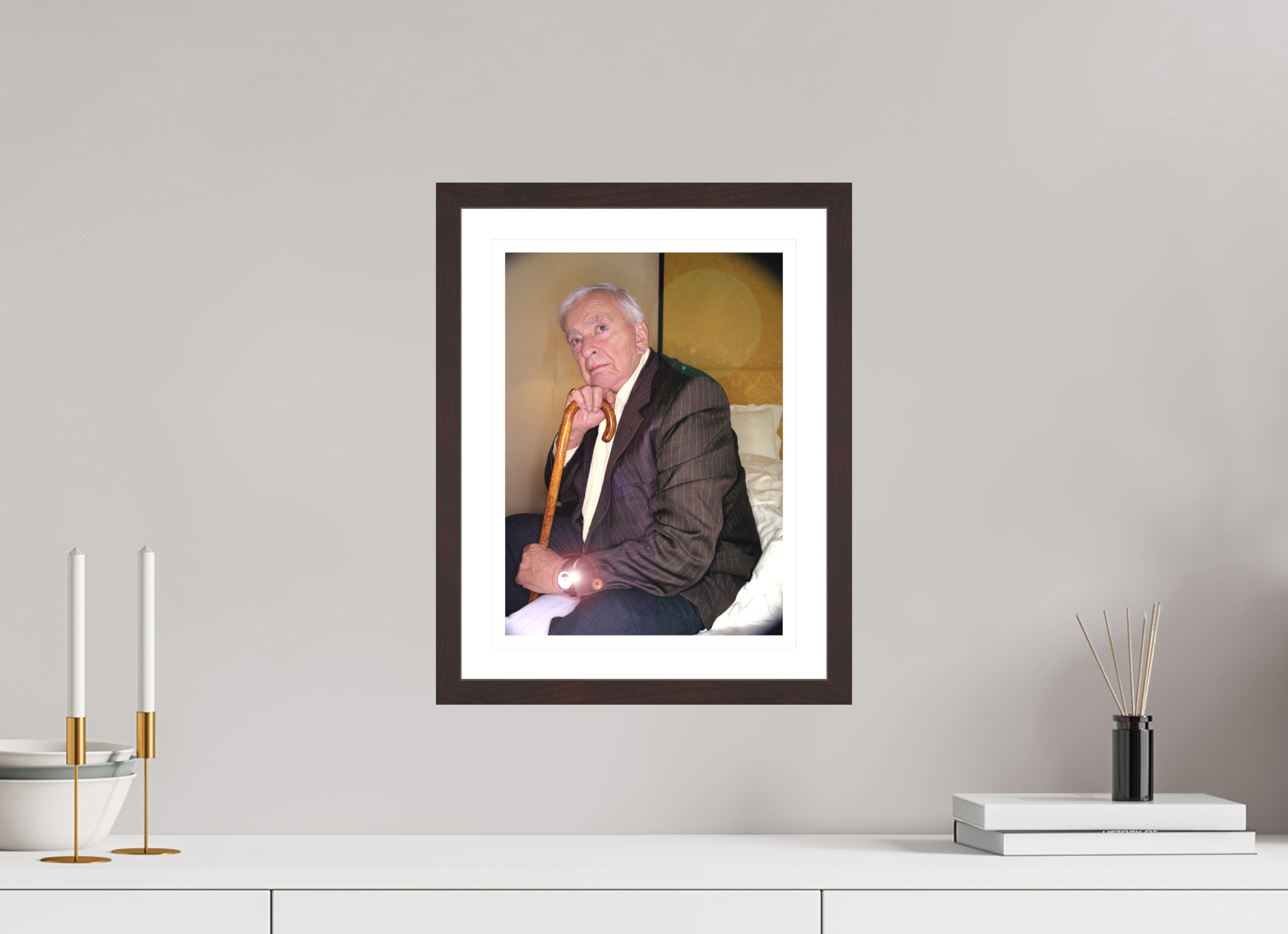 25 x 34,1 cm, Dkl.braun Erle, 3 cm Passpartout, 1 cm Motivrand Gore Vidal