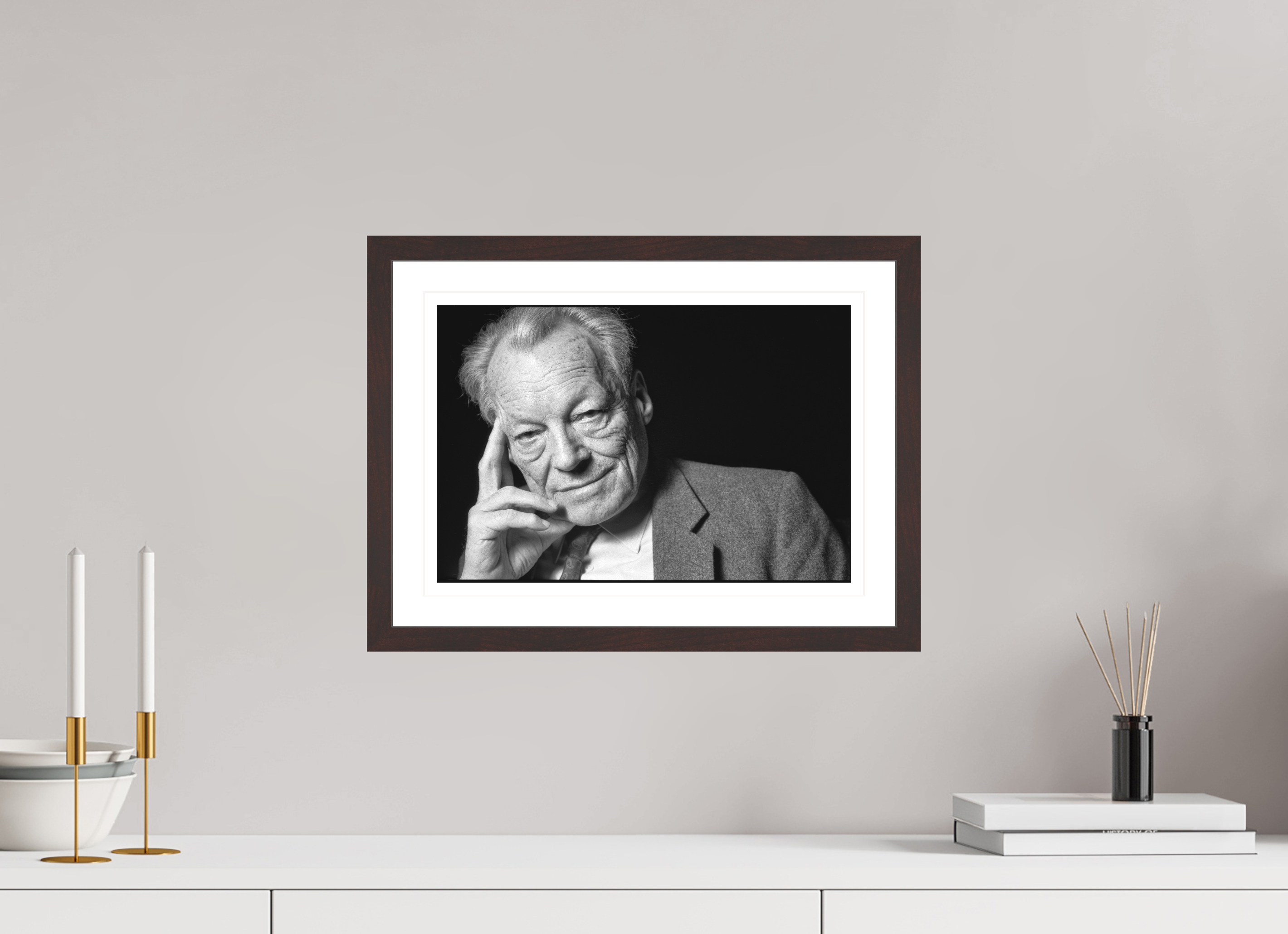 36,8 x 25 cm, Rahmen Erle dunkel, Passepartout, Hahnemühle Baryta, Museumsglas Willy Brandt, former Chancellor of the Federal Republic of Germany