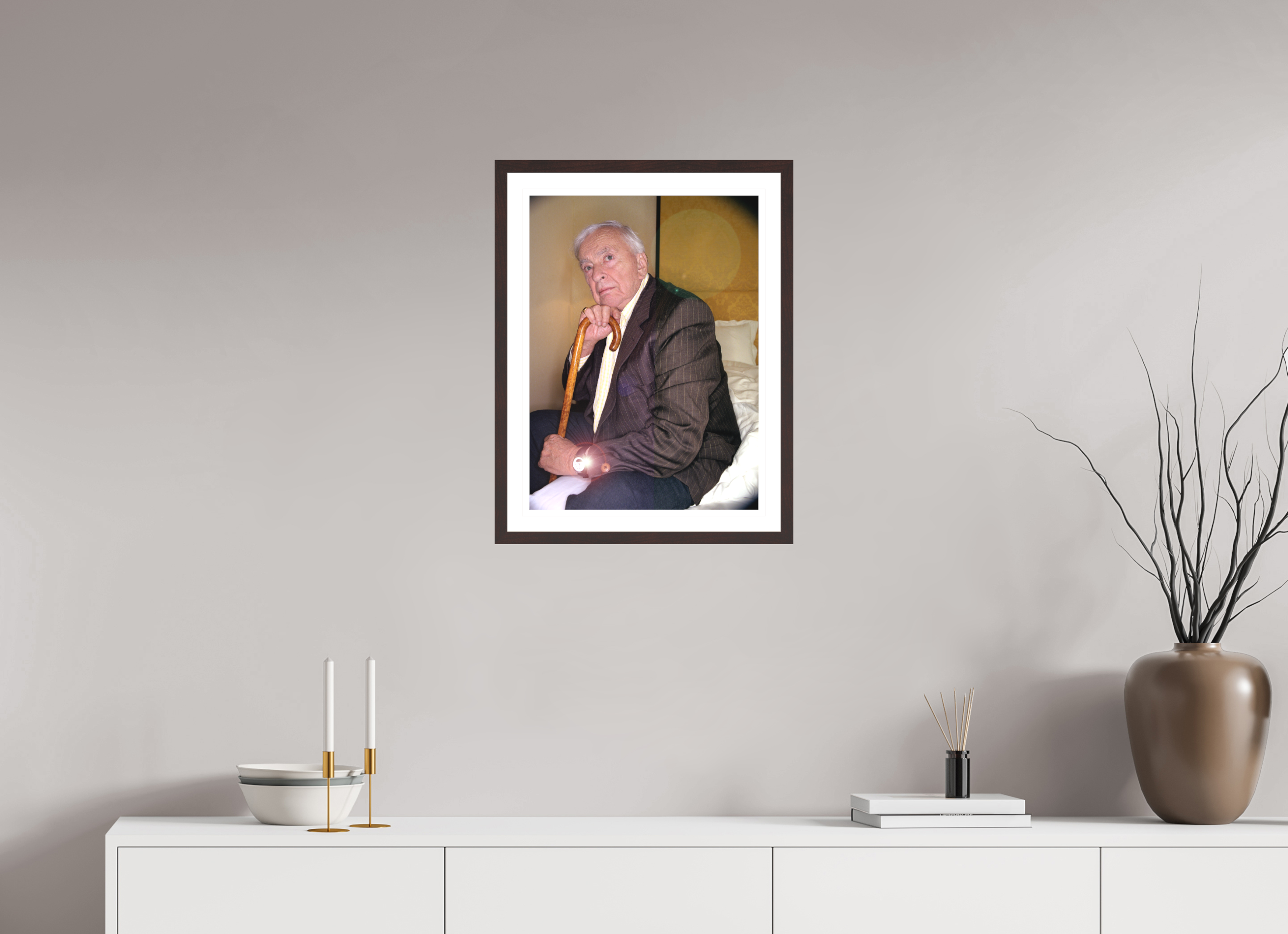 40 x 54,5 cm, Dkl.braun Erle, 3 cm Passpartout, 1 cm Motivrand Gore Vidal